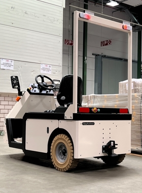 Elektroschlepper Typ 308 Heckansicht mit optionalem Bügel